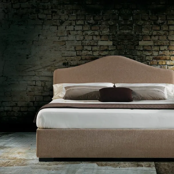 Letto Samoa in tessuto con testiera sagomata di Milano Bedding